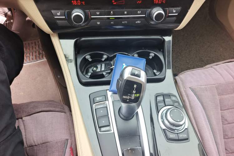 Used BMW 5 Series 2013 525Li Leading Model
