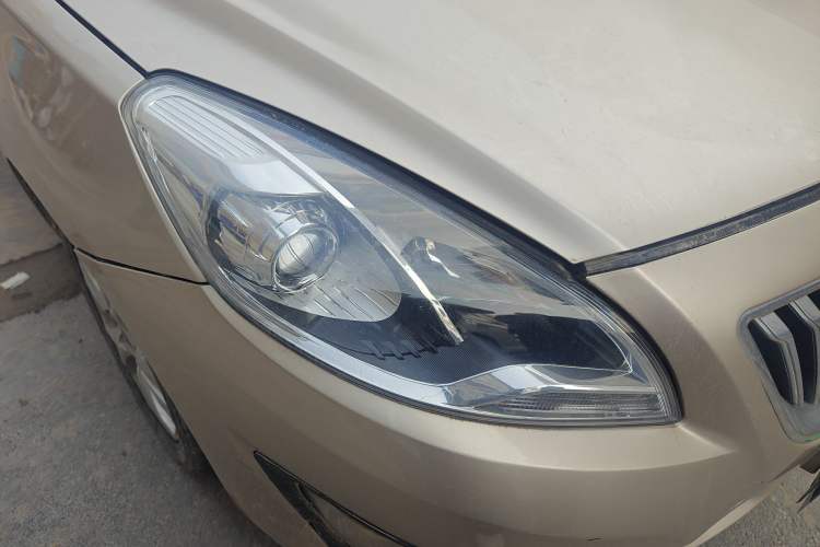 Used Haima Fumei 2014 M5 1.6L Manual Elite Model Right Front Headlight