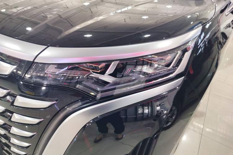 Used Denza D9 2022 DM-i 970 Four-Wheel Drive Flagship Model
