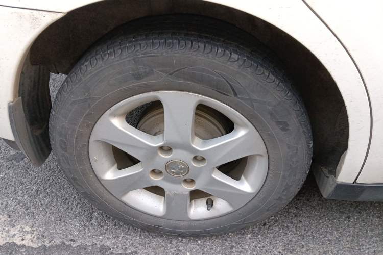 Used Venucia R50 2014 1.6L Manual Splendid Edition
