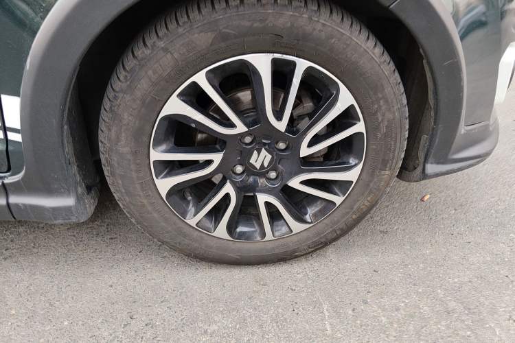 Used Suzuki Swift 2014 1.5L Automatic Fashion Edition Right Front Wheel Hub
