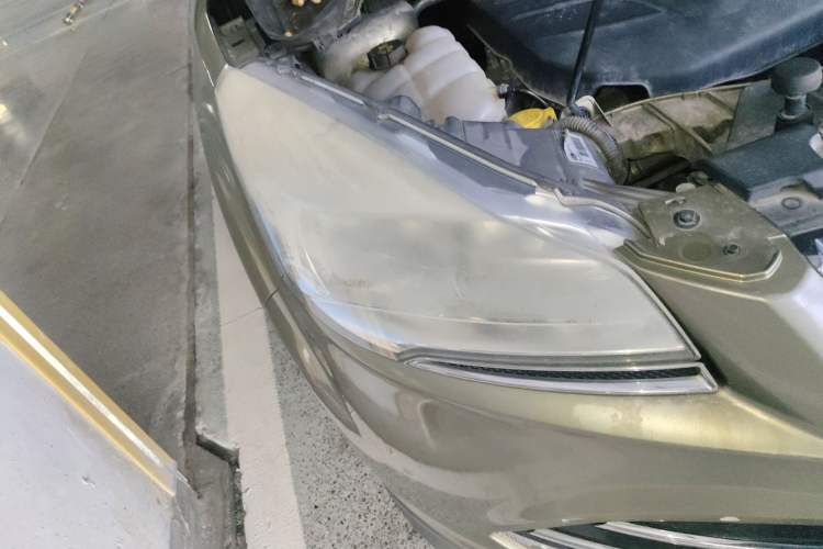 Used Ford Kuga 2013 2.0L GTDi Four-Wheel-Drive Elite Model Right Front Headlight