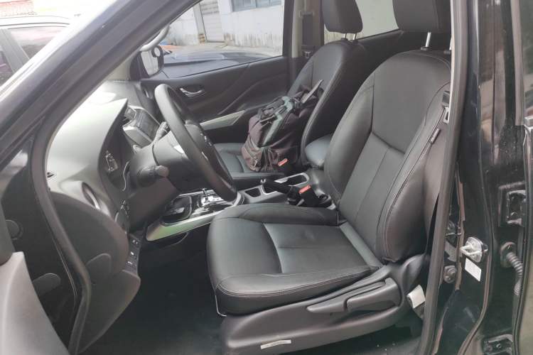 Used Nissan Terra 2018 2.5L Automatic 4x4 Luxury Edition Left Front Seat