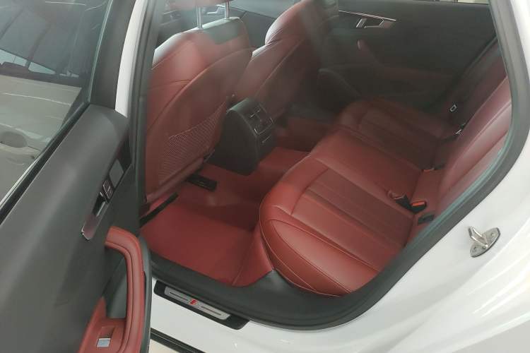 Used Audi A4L 2025 2 Million Units Enjoyment Version 40 TFSI Luxury Dynamic Edition Left Rear Seat