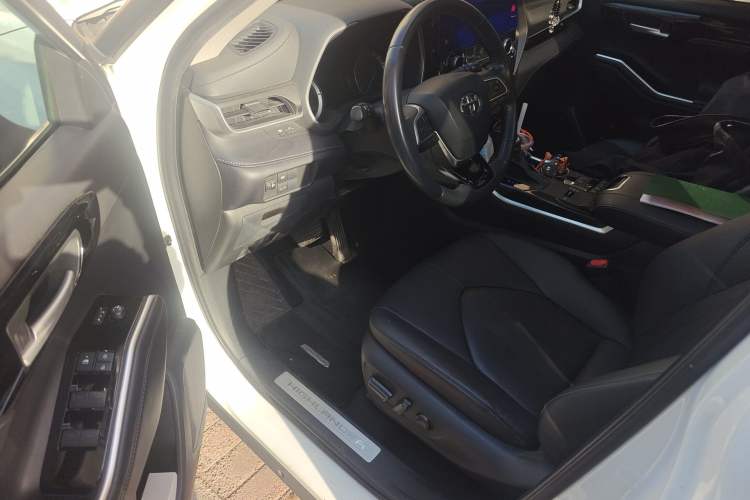 Used Toyota Highlander 2022 Dual-Engine 2.5L Four-Wheel Drive Prestige Version 7 Seats Driver Seat