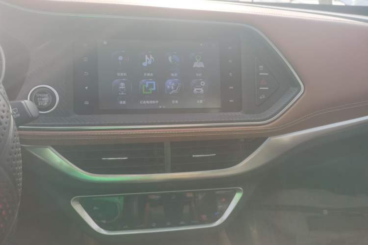 Used Zotye T300 2017 1.5T CVT Luxury Model Audio And AC Panel