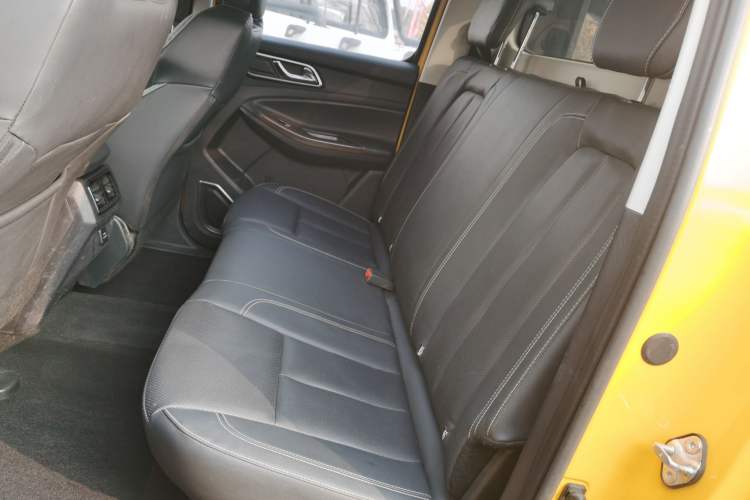 Used JMC Yuhu 9 2019 2.0T Manual Gasoline 4x4 Comfort Edition
