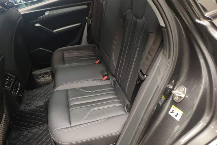 Used Audi Q5L 2022 40T Fashionable and Dynamic Model Left Rear Seat