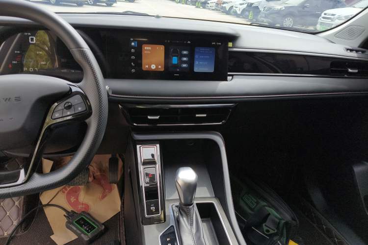 Used Roewe i5 2023 1.5L CVT Luxury Edition Audio And AC Panel