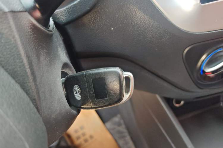 Used Hyundai Verna RV 2017 1.4L Automatic Cool Edition GLS China V Emission Standard Vehicle Key