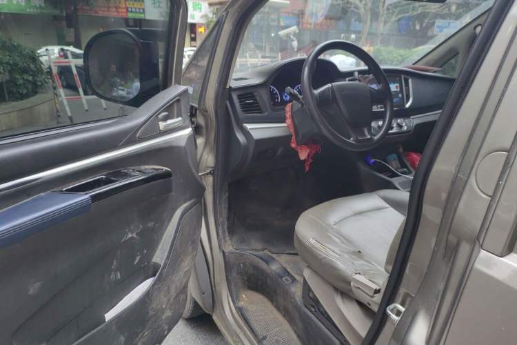 Used FORTHING Lingzhi 2022 M5L 1.6L Utility Model 7 Seats
