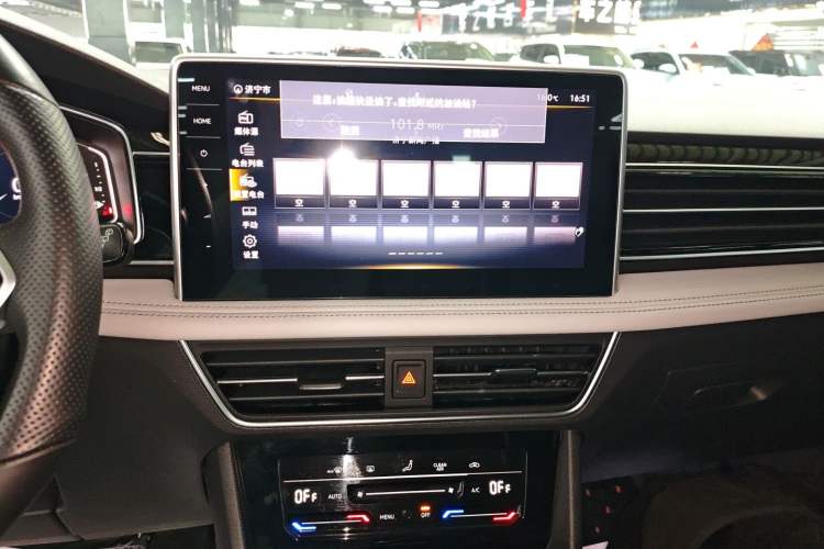 Used Volkswagen Tiguan L 2022 330TSI Automatic Two-Wheel Drive Smart Edition Audio And AC Panel