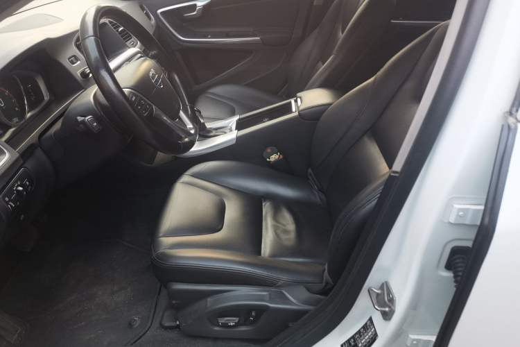 Used Volvo S60 2016 S60L T4 Zhiyuan Edition
