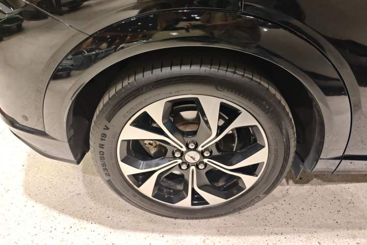 Used Ford Mustang Mach-E 2021 Chasing Wind All-Wheel-Drive Luxury Edition (Long-Range) Exterior 5