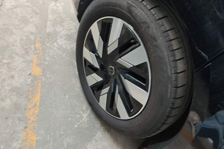 Used Volvo EM90 2025 Ultra Six-Seater