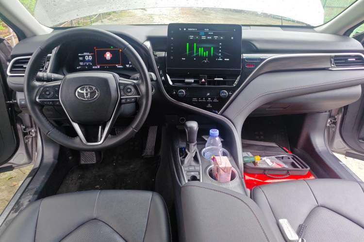 Used Toyota Camry 2023 2.5G Luxury Edition Center Console