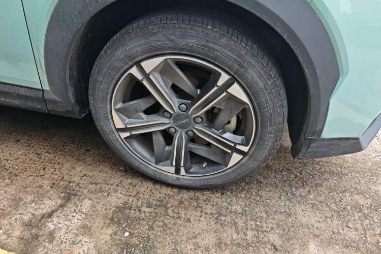 Used Lynk & Co 06 EM-P 2023 EM-P 126 Long-Range Halo Right Front Wheel Hub