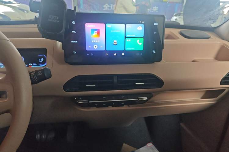 Used Geely Galaxy Panda 2023 Panda Mini 200km Endurance Bear
