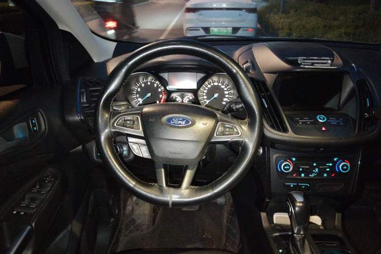 Used Ford Kuga 2018 EcoBoost 180 Two-Wheel-Drive Luxury Wing Edition Steering Wheel