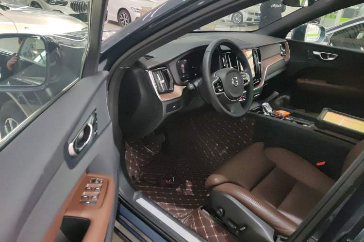 Used Volvo XC60 2025 B5 Four-Wheel Drive Smart & Advanced Luxury Edition