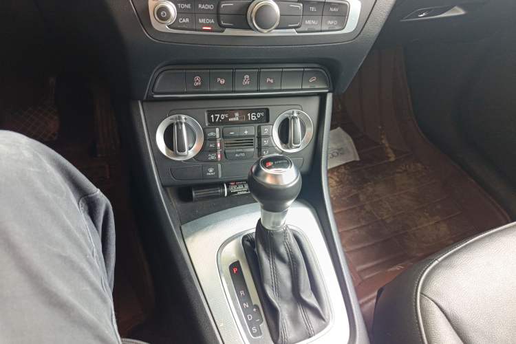 Used Audi Q3 2012 35 TFSI quattro Comfort Model Gear Lever