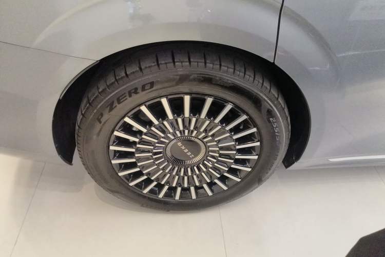 Used Zeekr 009 2024 Six-Seat Executive Version 4WD 108 kWh