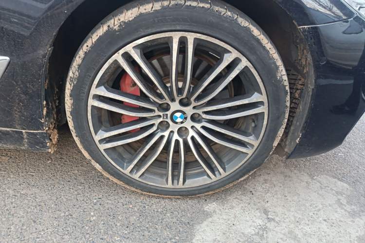 Used BMW 5 Series 2019 530Li Leading Model M Sport Package Right Front Wheel Hub