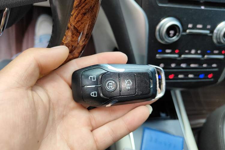 Used Lincoln MKC 2014 2.0T Two-Wheel-Drive Luxury Edition
