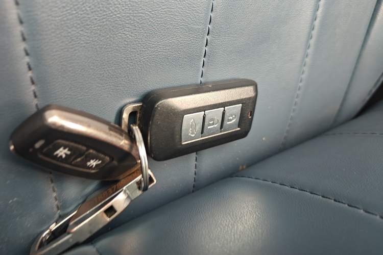 Used Mitsubishi Outlander 2016 2.4L 4x4 Elite Edition 5 Seats Vehicle Key