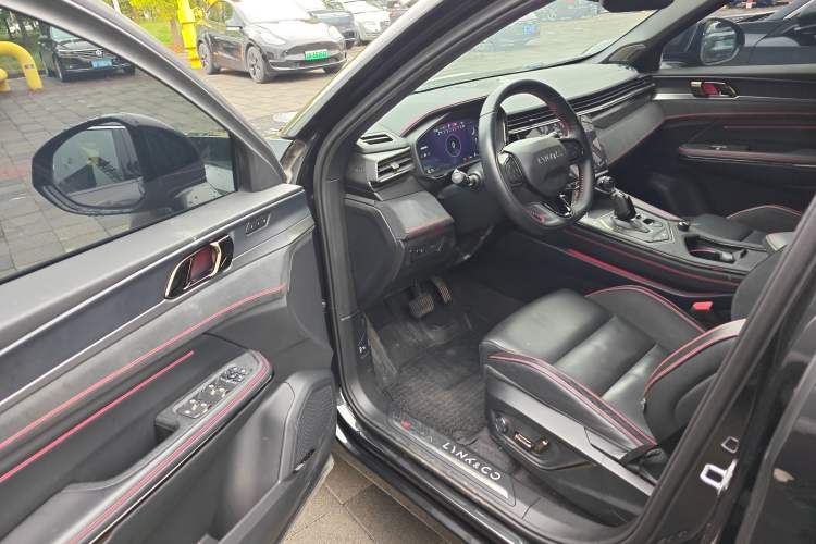 Used Lynk & Co 05 2020 2.0TD Four-Wheel Drive HypeHalo Driver Seat