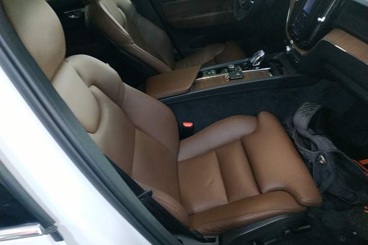 Used Volvo XC60 2023 B5 4x4 Smart Luxury Edition
