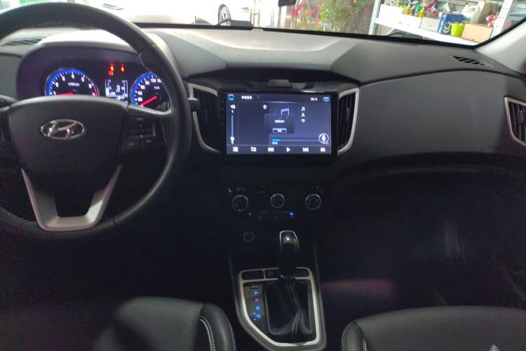 Used Hyundai ix25 2017 1.6L Automatic Smart Version Audio And AC Panel