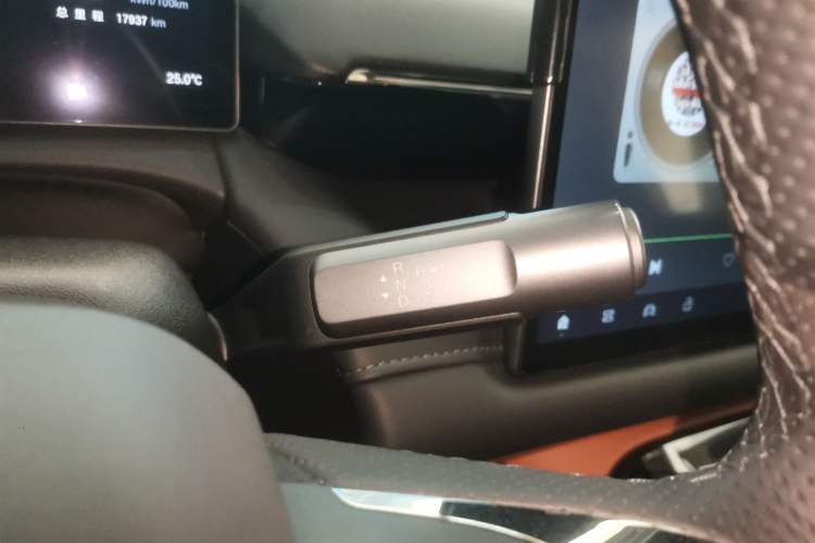 Used AION V 2024 Aion Tyrannosaurus 650 Smart Premium Edition
