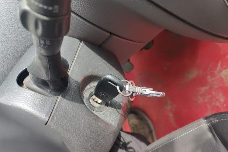 Used SAIC MAXUS Xintu V80 2018 2.5T 6-Speed Manual Aowentong Long-Wheelbase Mid-Roof 7/10-Seater Vehicle Key