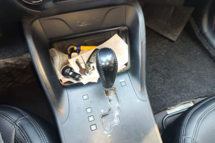 Used Hyundai ix35 2013 2.0L Automatic Two-Wheel Drive Smart GLS China IV Standard Gear Lever