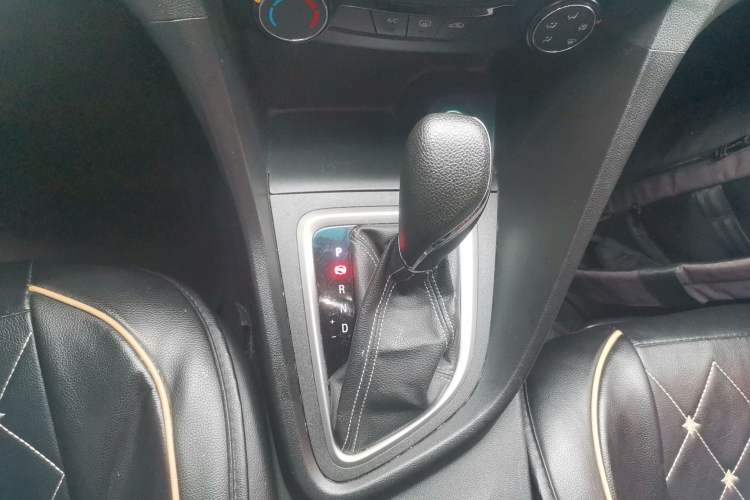 Used Buick GT 2018 18T Automatic Elite Model Gear Lever