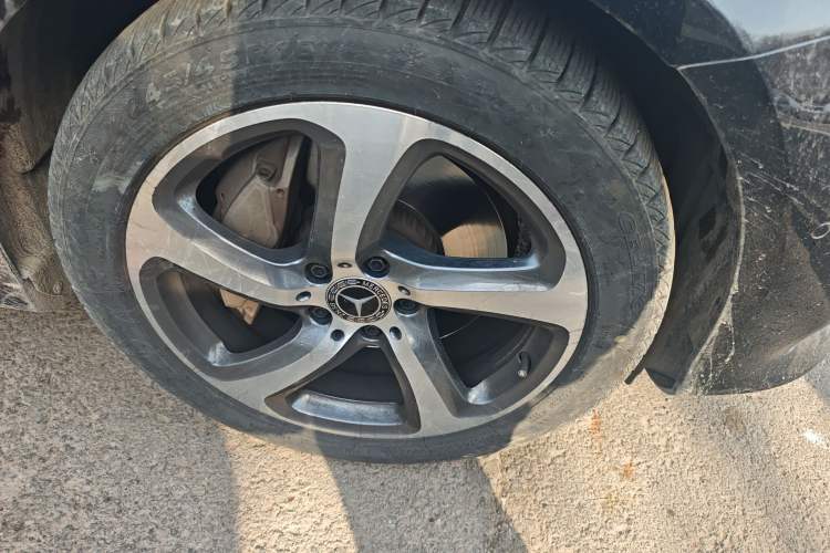 Used Mercedes-Benz E-Class 2016 E 300 L Sporty and Stylish Model
