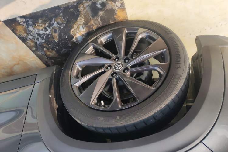 Used CHANGAN UNI-T 2020 1.5T Prestige Version Left Front Wheel Hub