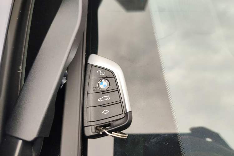 Used BMW 3 Series 2025 330Li M Sport Shadowline Package Interior 1