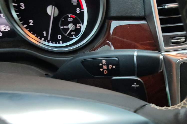 Used Mercedes-Benz M-Class 2014 ML 400 4MATIC Dynamic Model Gear Lever