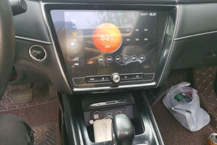 Used Roewe i5 2020 1.5L Automatic 4G Connect Luxury Flagship Edition Audio And AC Panel