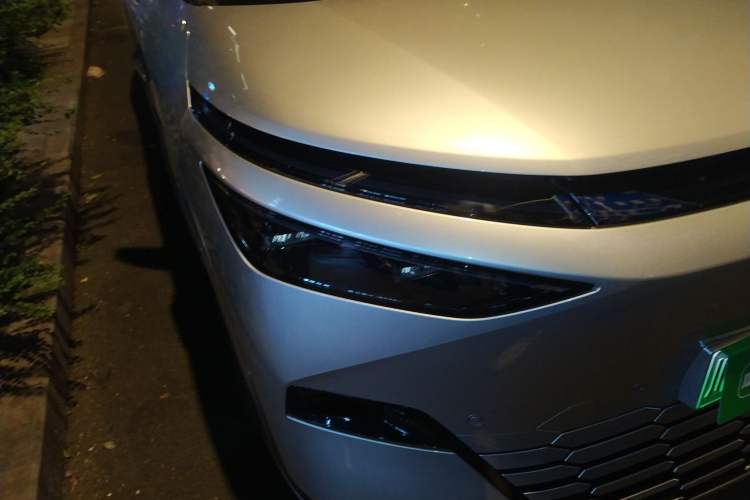 Used XPeng X9 2024 702 Ultra-Long Range Max
