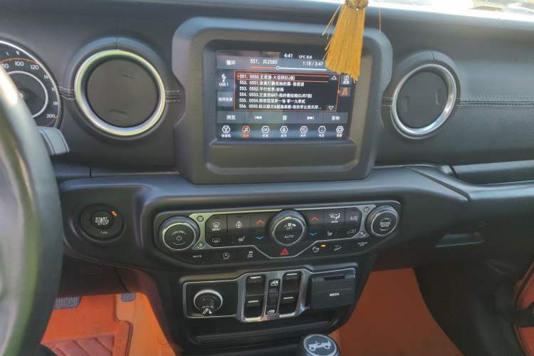 Used Jeep Wrangler 2018 2.0T Sahara Four-Door Edition