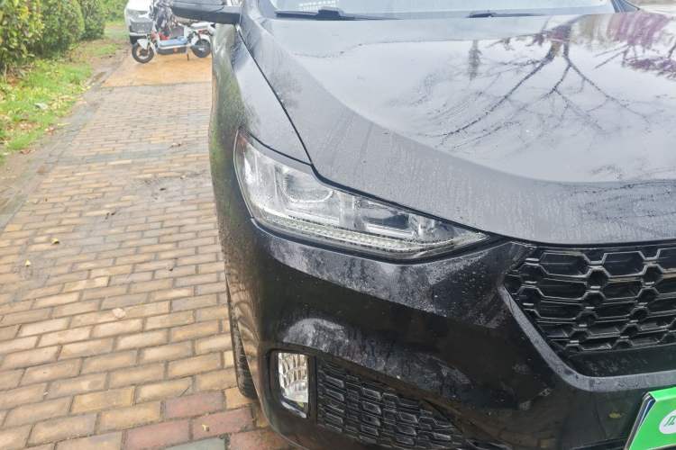 Used Wey VV6 2018 2.0T Two-Wheel-Drive Ultra-Luxury Version China V Standard Right Front Headlight