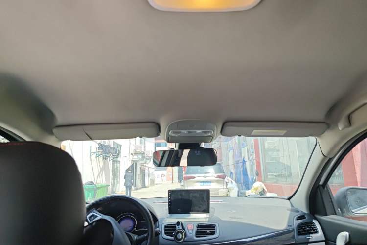 Used Renault Fluence 2013 2.0L Standard Edition
