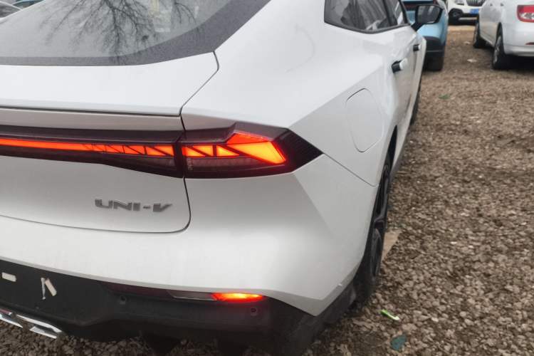 Used Changan UNI-V iDD 2024 Blue Whale Smart Electric iDD 136km ZhiKu Model