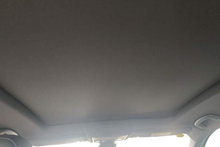 Used Volkswagen T-ROC 2023 300TSI DSG Two-Wheel Drive Starlight Edition