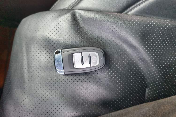 Used Chevrolet Captiva 2014 2.4L Two-Wheel Drive Urban Version 7 Seats
