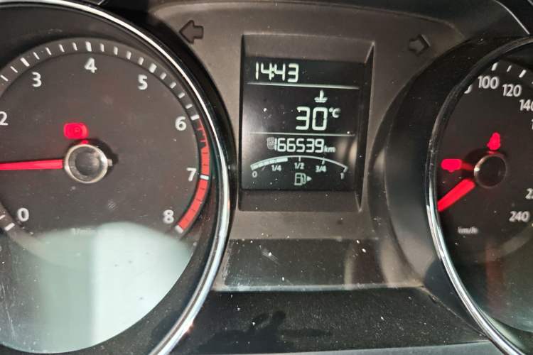 Used Volkswagen Bora 2014 1.6L Manual Fashion Edition Odometer Close Up