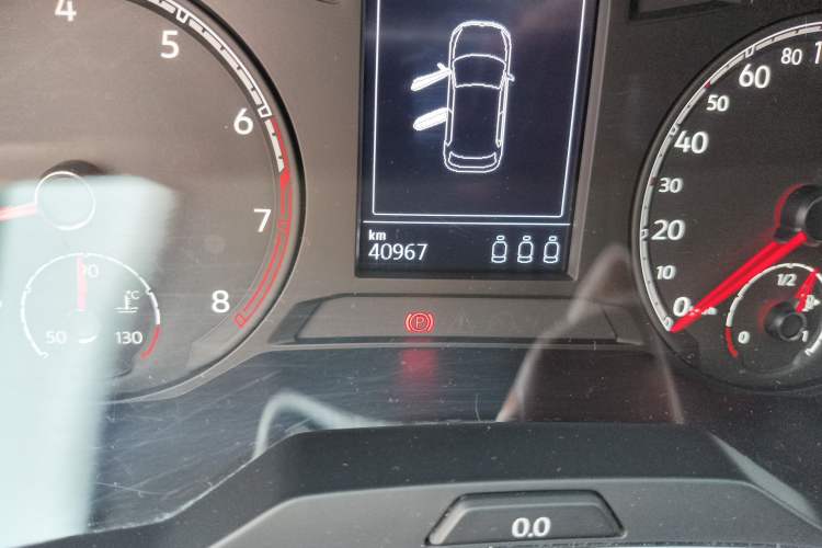 Used Volkswagen T-ROC 2022 280TSI DSG Two-Wheel Drive Elite PLUS Odometer Close Up